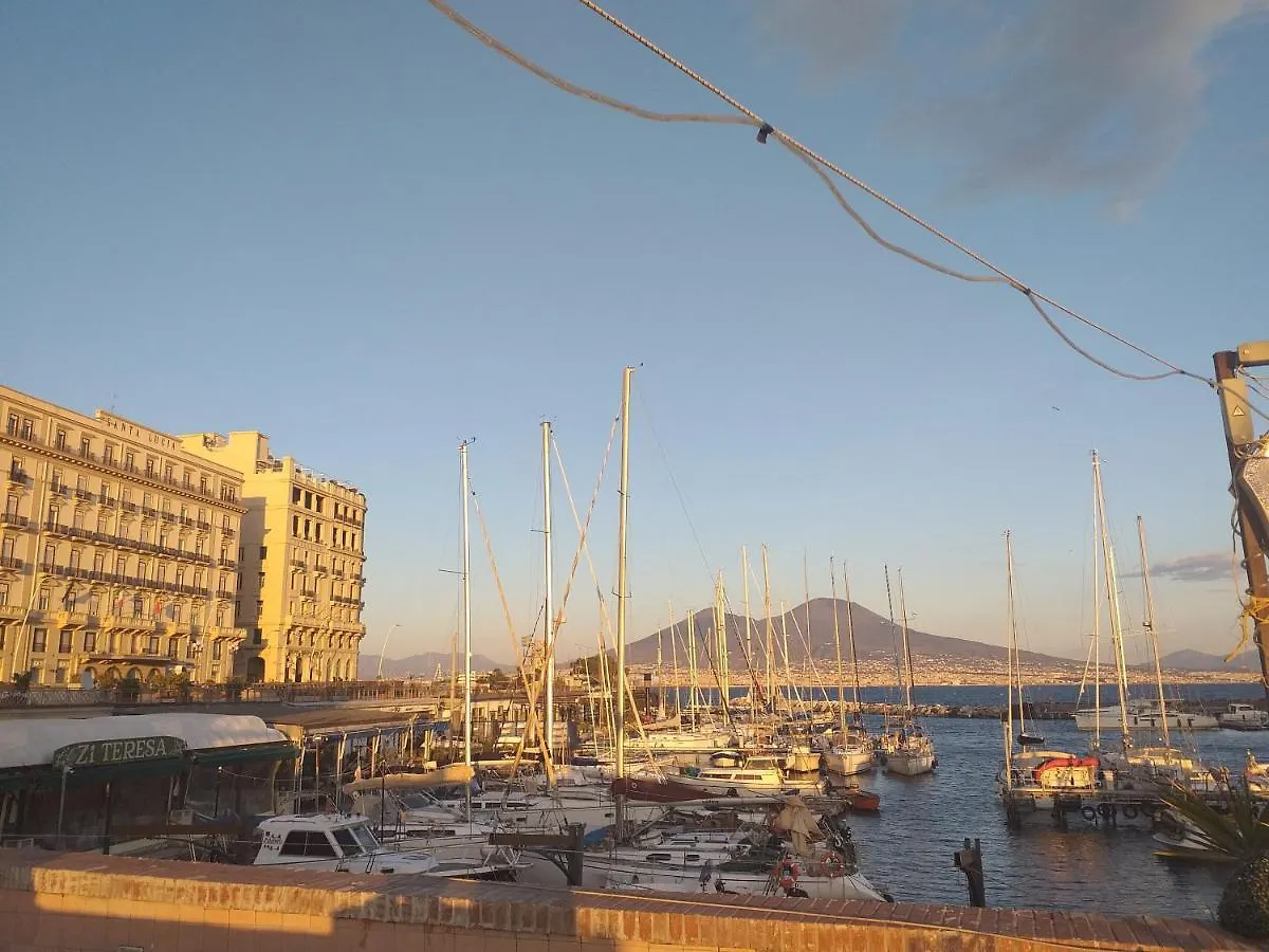 فندق Bed & Breakfast La Mansarda نابولي إيطاليا
